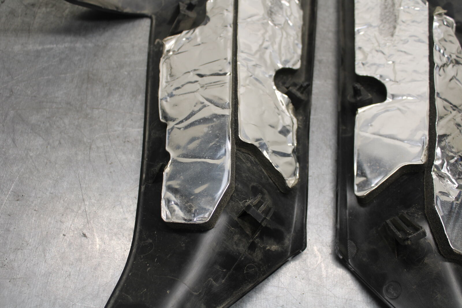 18-24 KAWASAKI NINJA 650 LEFT & RIGHT MID UPPER SIDE FAIRING COWL PLASTIC BB725