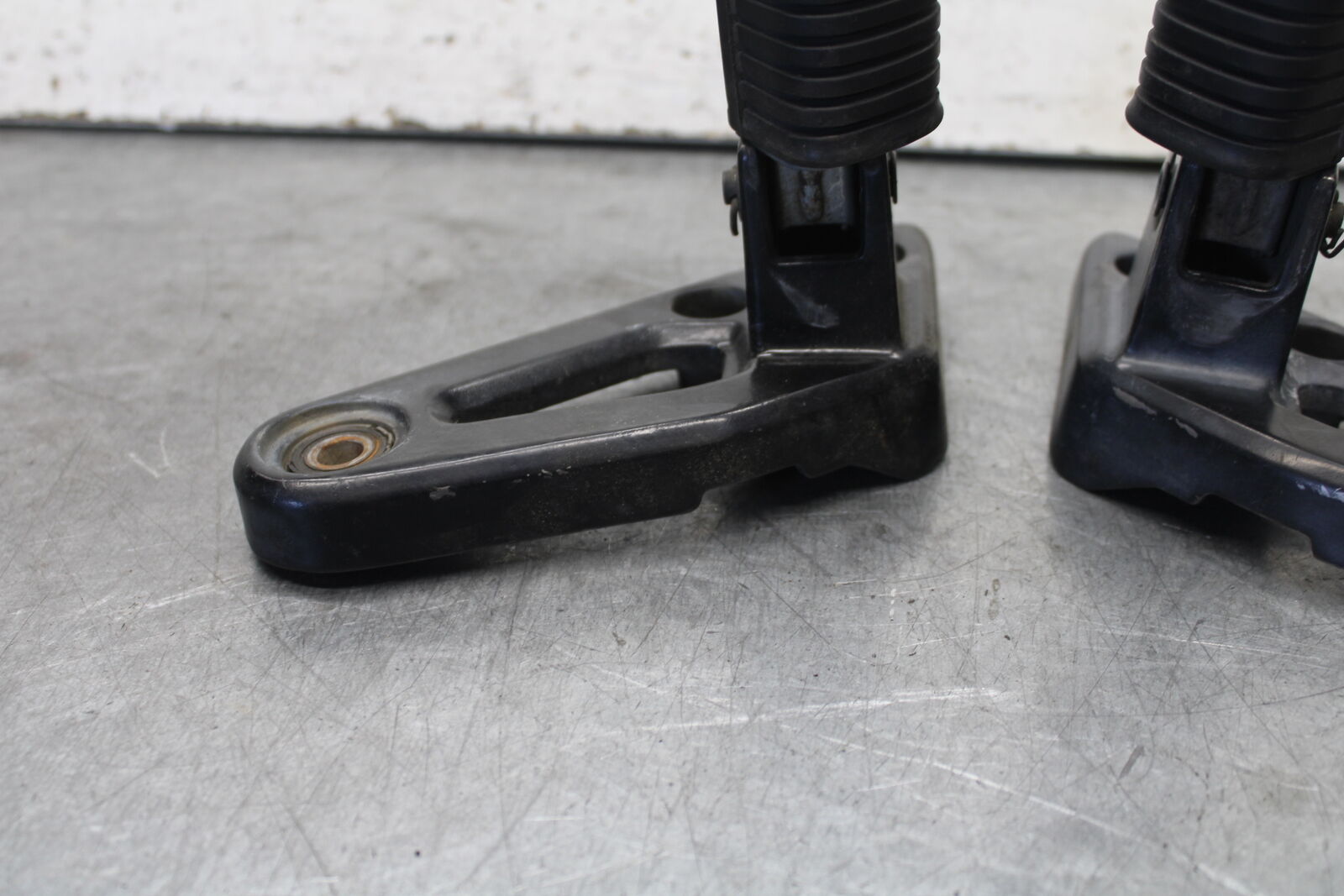 85-86 SUZUKI MADURA 1200 REAR PASSENGER FOOT STEP PEG  BB691