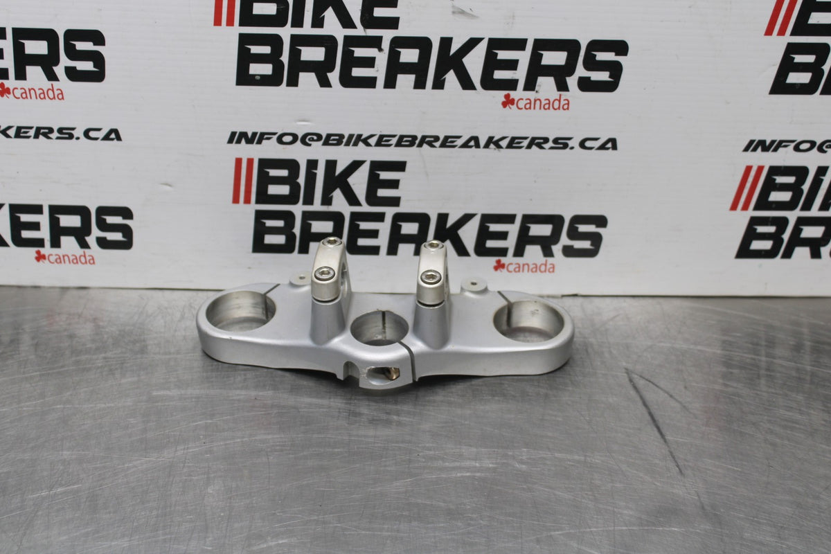 02 DUCATI MONSTER 620 FORKS UPPER TRIPLE TREE CLAMP BB851