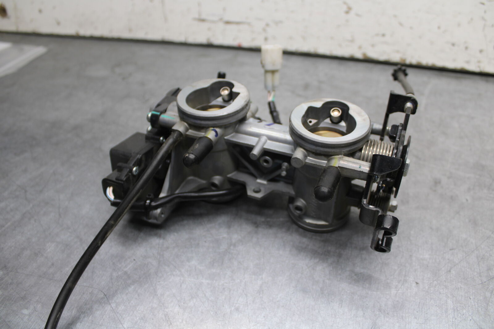 18-24 KAWASAKI NINJA 650 MAIN FUEL INJECTORS / THROTTLE BODIES BB725