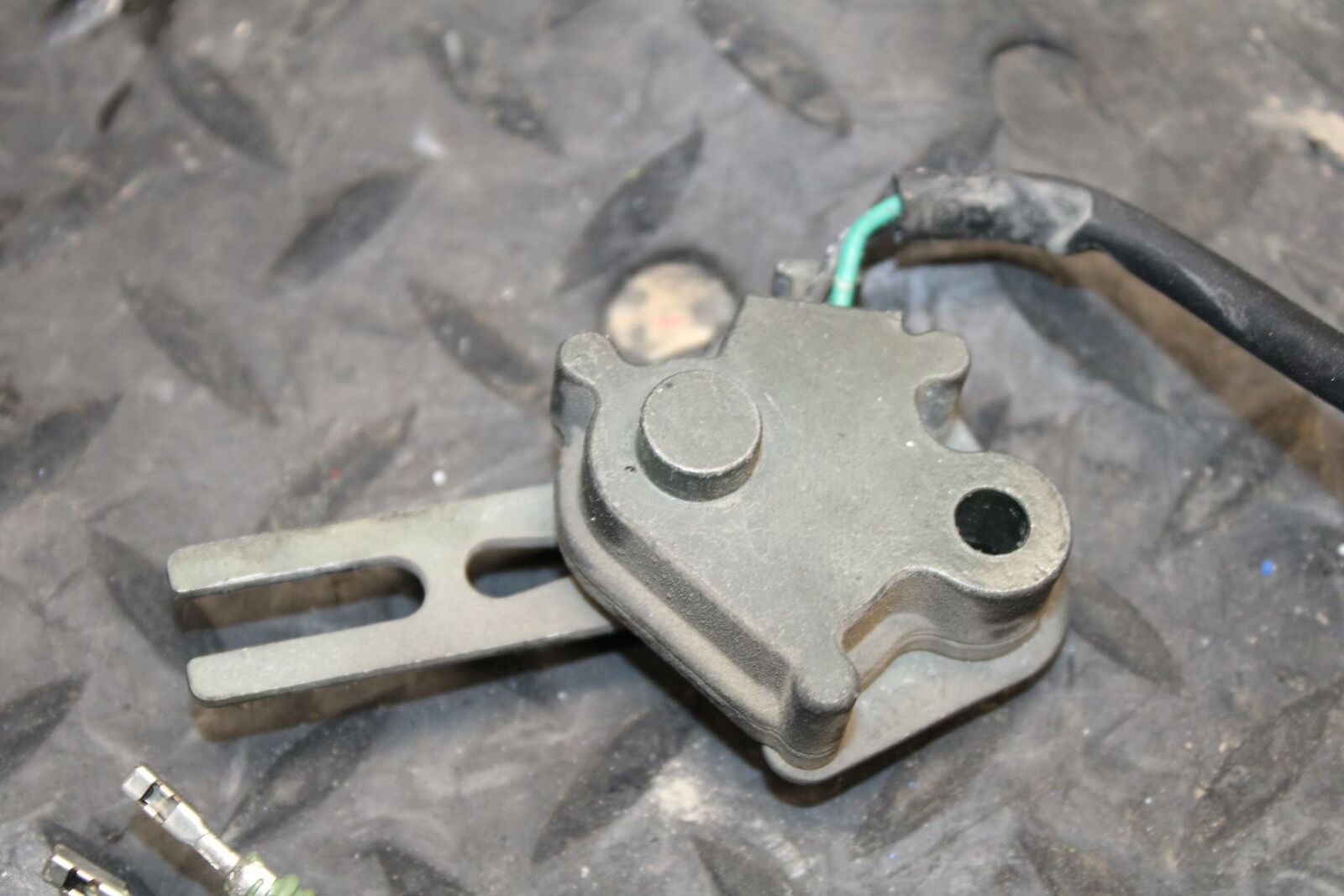 05-06 KAWASAKI VULCAN 1500 VN1500 CLASSIC KICKSTAND SIDE KICK STAND SENSOR BB220