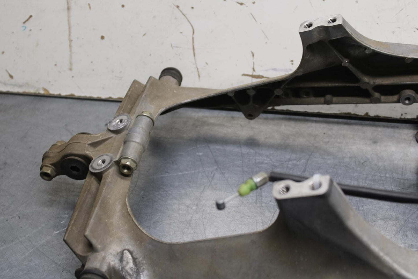 03-04 HONDA CBR600RR REAR SUBFRAME BACK SUB FRAME 50200-MEE-000 BB637