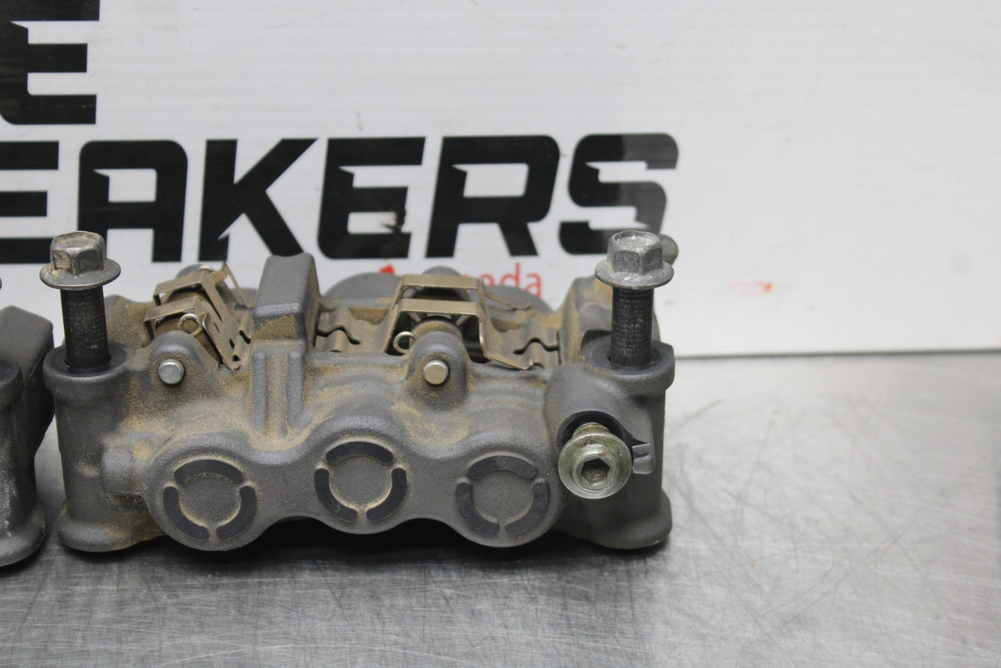 07-08 YAMAHA YZF R1 RIGHT LEFT FRONT BRAKE CALIPER SET PAIR CALIPERS BB771
