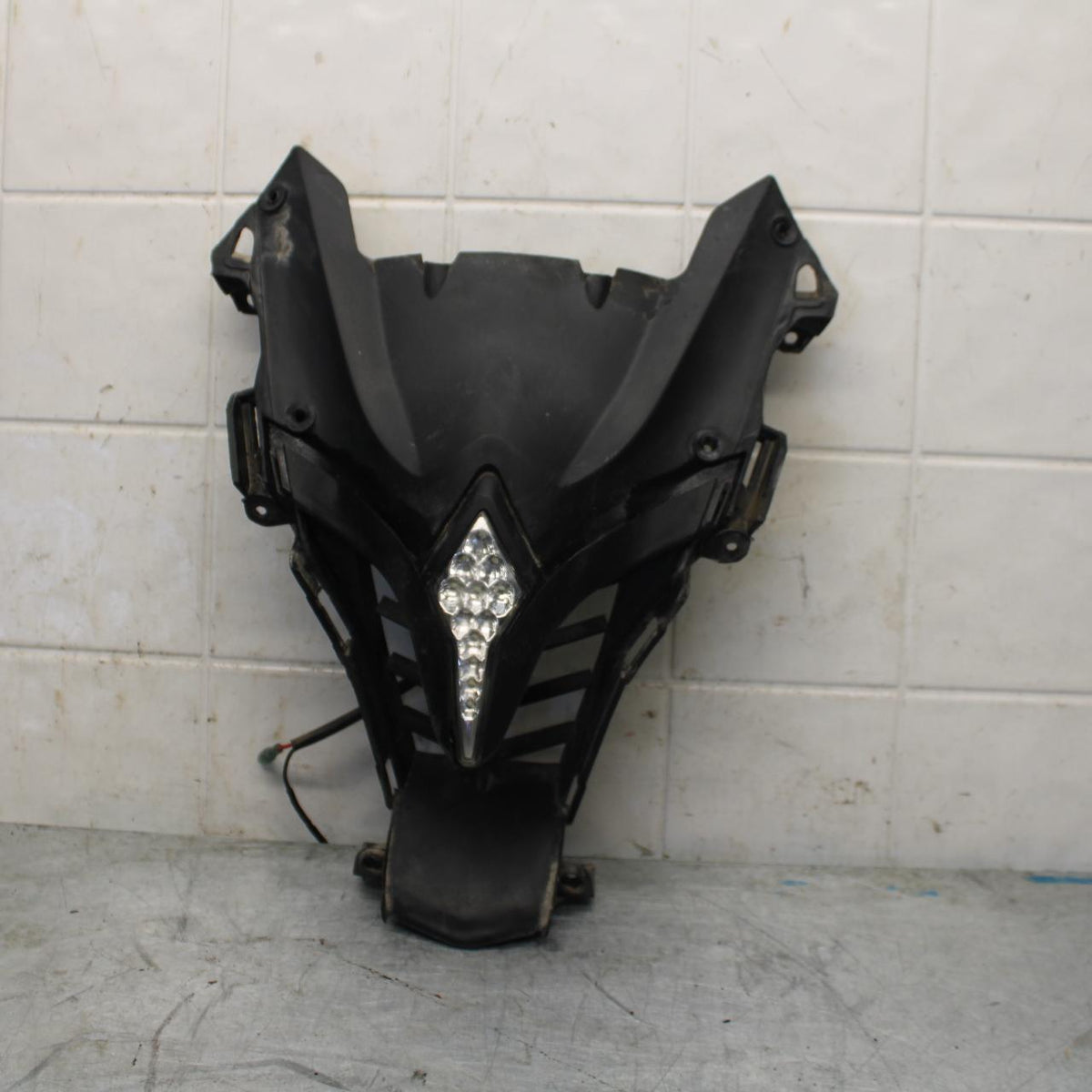07 YAMAHA YZF R6 2c0 RUNNING PILOT FRONT LIGHT WITH TRIM NOSE MID DUCT BB423
