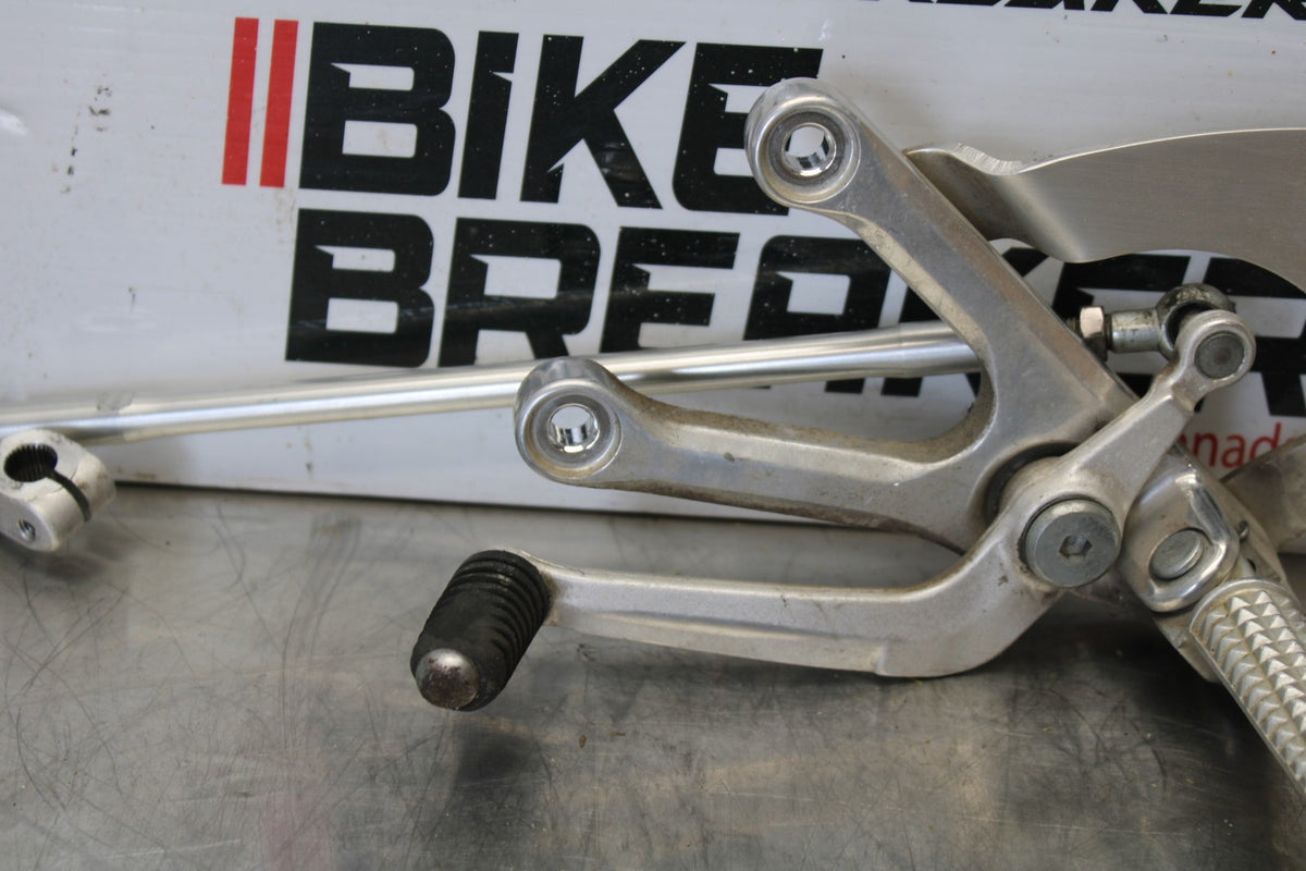 08-09 YAMAHA YZF R6S LEFT REARSET REAR SET DRIVER FOOT PEG REST STOP BB690