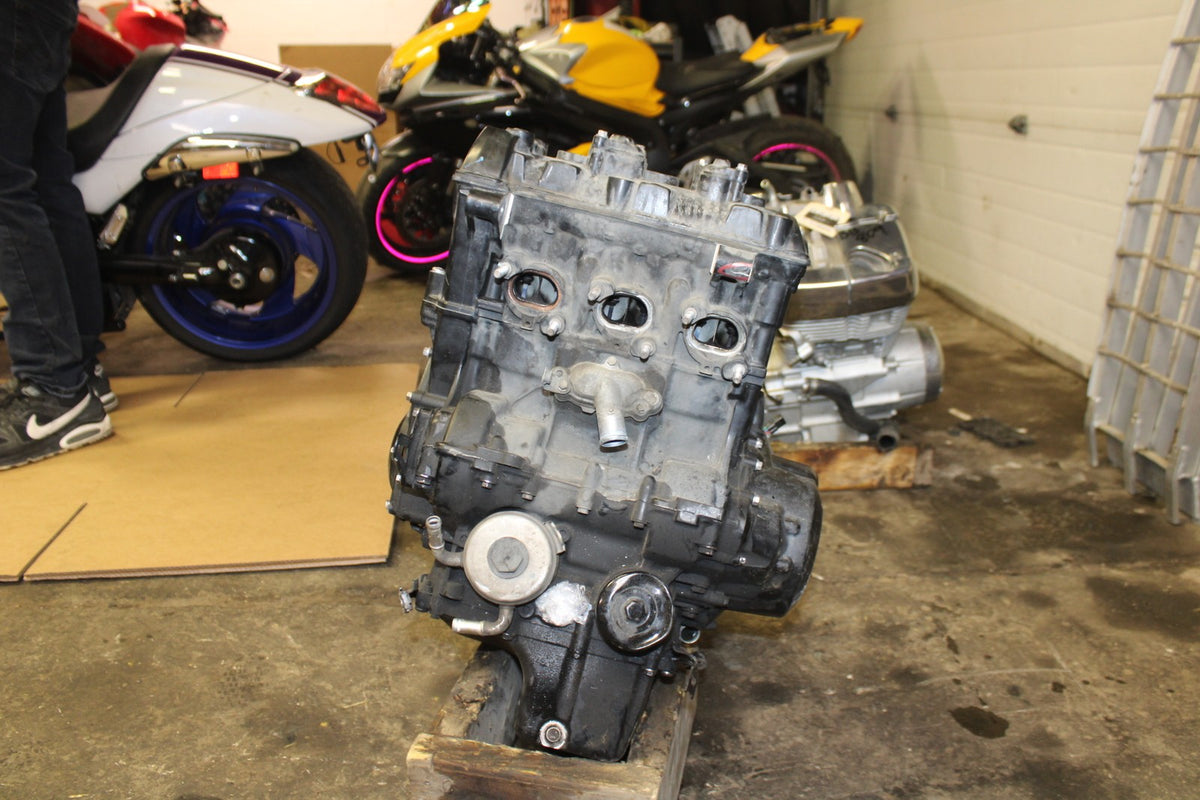 14 TRIUMPH STREET TRIPLE ABS ENGINE MOTOR BB808