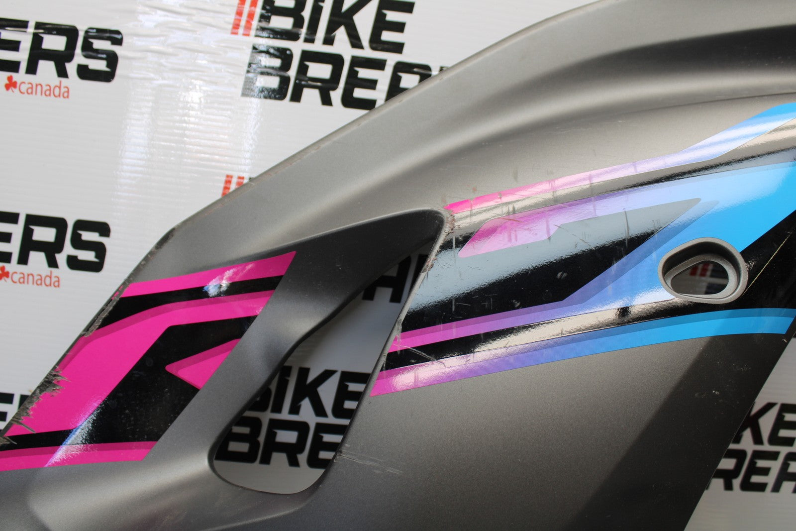 22-25 YAMAHA YZF R7 RIGHT MID UPPER SIDE FAIRING COWL BB182