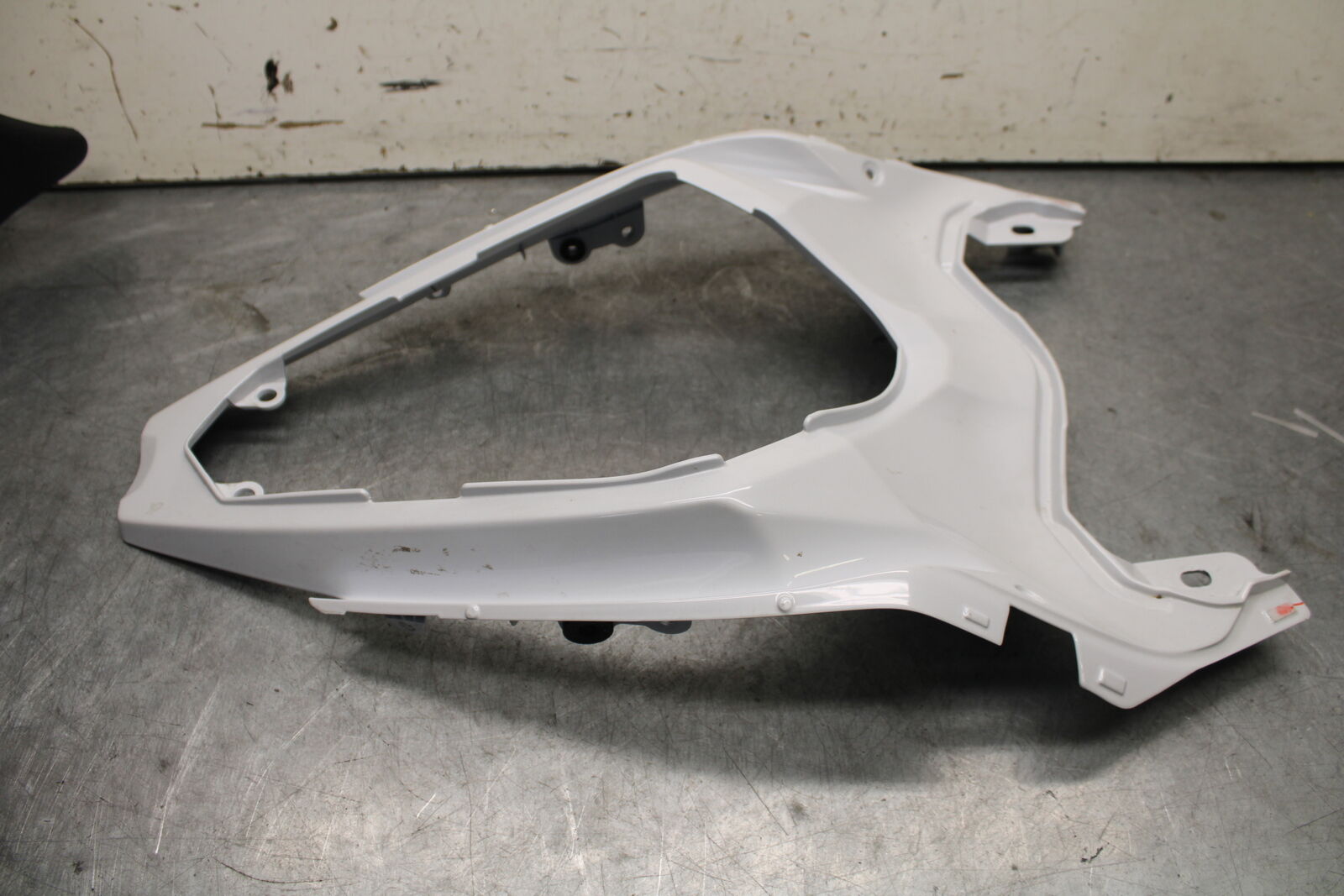 18-23 KAWASAKI NINJA 400 CENTER REAR BACK TAIL FAIRING COWL BB660