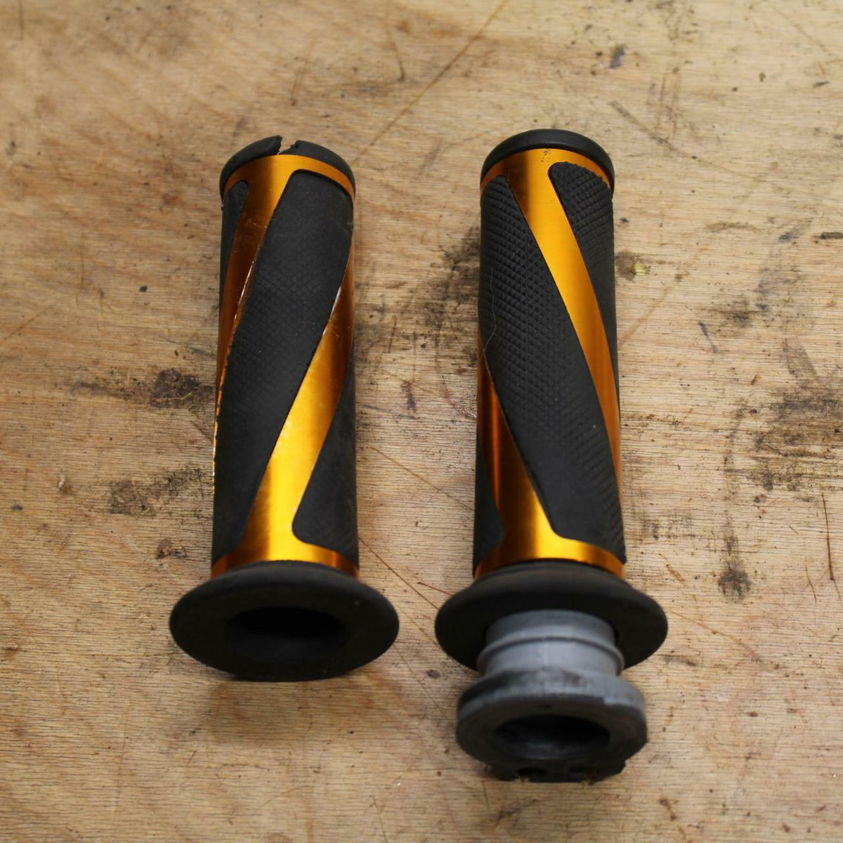 03-06 KAWASAKI Z1000 RIGHT THROTTLE GRIP BB319