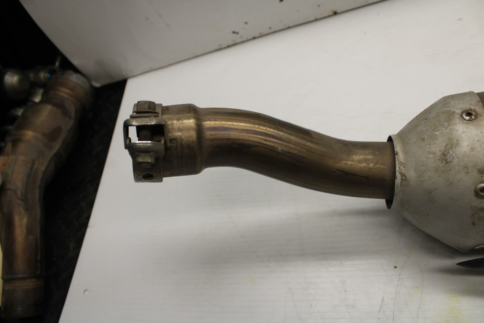 06 YAMAHA YZF R1 EXHAUST PIPE RIGHT MUFFLER SLIP ON CAN SILENCER BB282