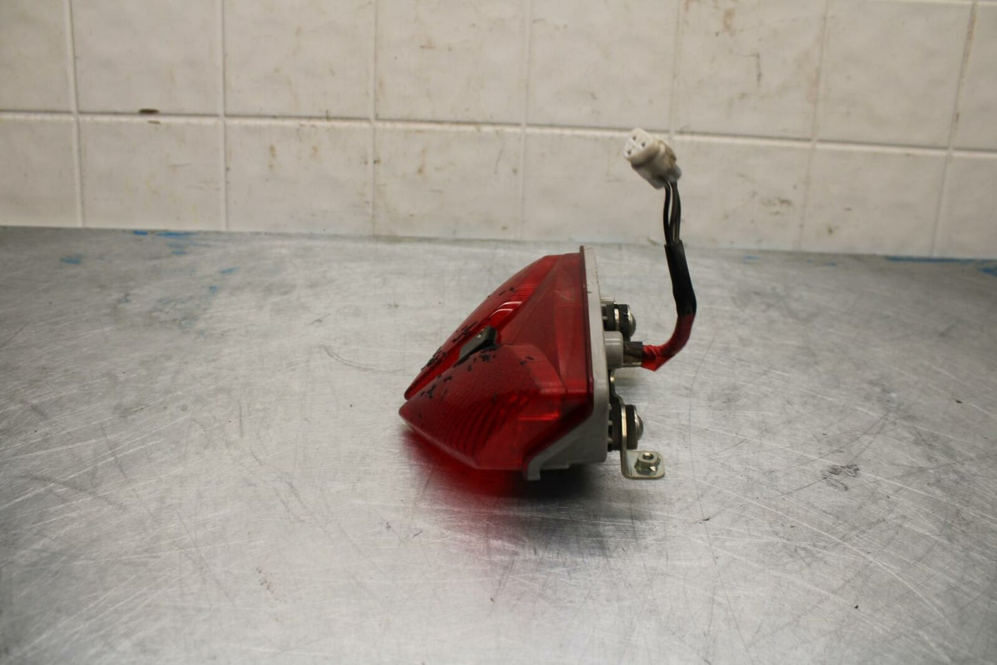 11-22 SUZUKI GSXR600 REAR TAIL TAILLIGHT BACK BRAKE LIGHT BB422