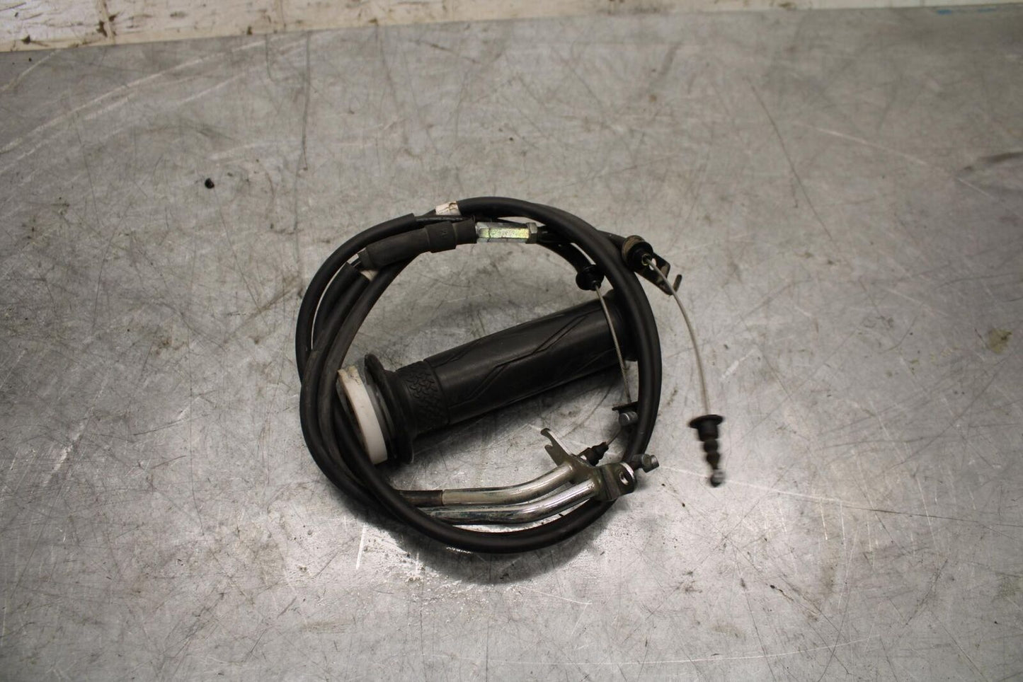 2015 Yamaha YZF R3 THROTTLE CABLES LINES TUBE 1WD-F6301-00-00 BB526