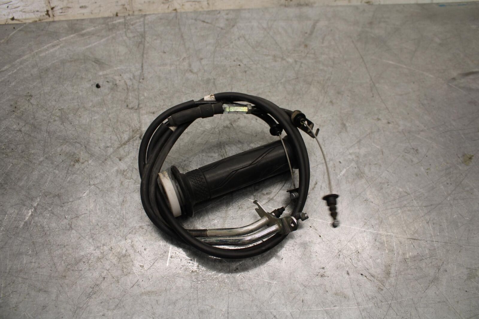 2015 Yamaha YZF R3 THROTTLE CABLES LINES TUBE 1WD-F6301-00-00 BB526