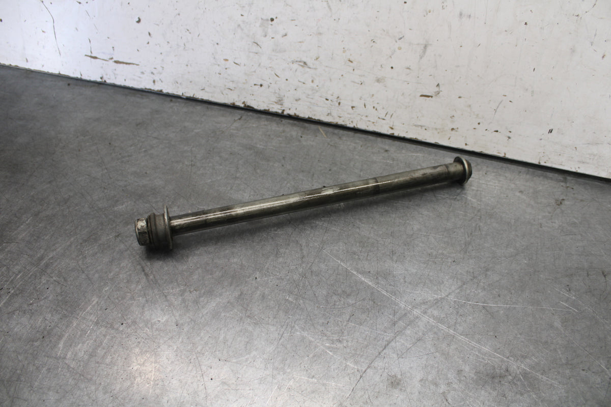 05-09 SUZUKI BOULEVARD C90 REAR AXLE BACK WHEEL RIM PIVOT BOLT AXEL BB692