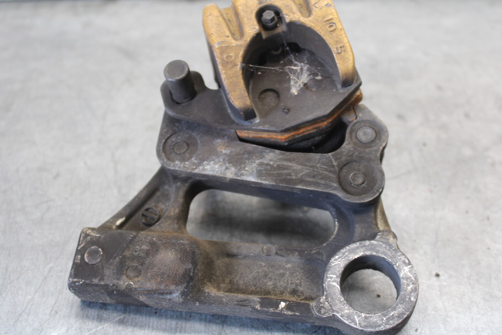 03-04 KAWASAKI NINJA ZX6RR REAR BACK BRAKE CALIPER W MOUNT BRACKET BB684