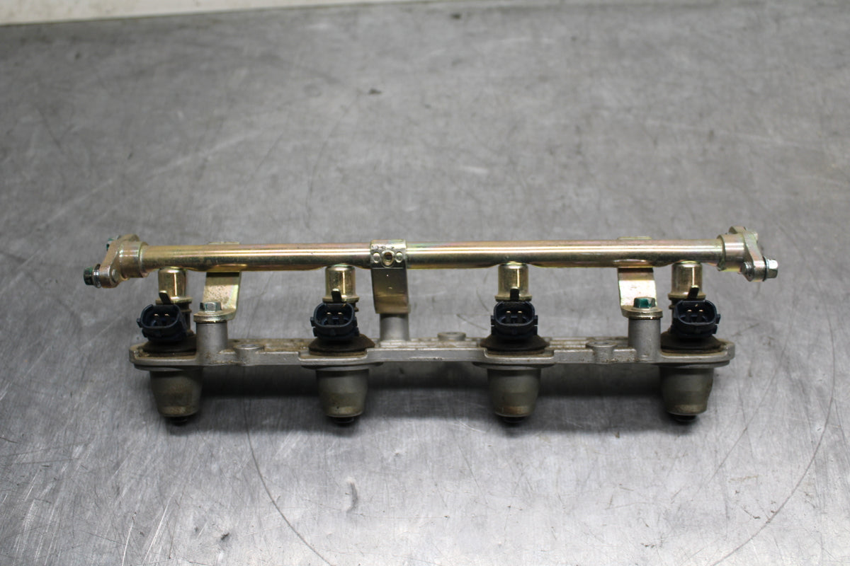 03-04 HONDA CBR600RR SECONDARY FUEL INJECTORS TOP AIRBOX GAS RAIL BB127