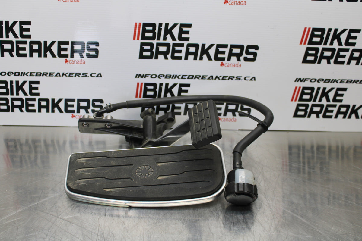 09 YAMAHA ROYAL STAR XVZ1300TF VENTURE RIGHT FRONT FOOT REST PEG STEP BB151