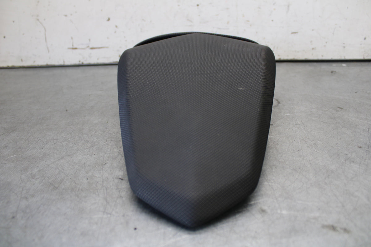18-23 KAWASAKI NINJA 400 REAR BACK PASSENGER TANDEM SEAT PAD  BB679