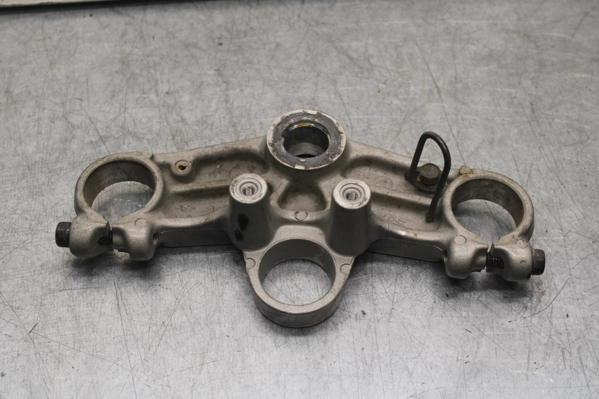 1988 Yamaha FZ600 FORKS UPPER TRIPLE TREE CLAMP BB601