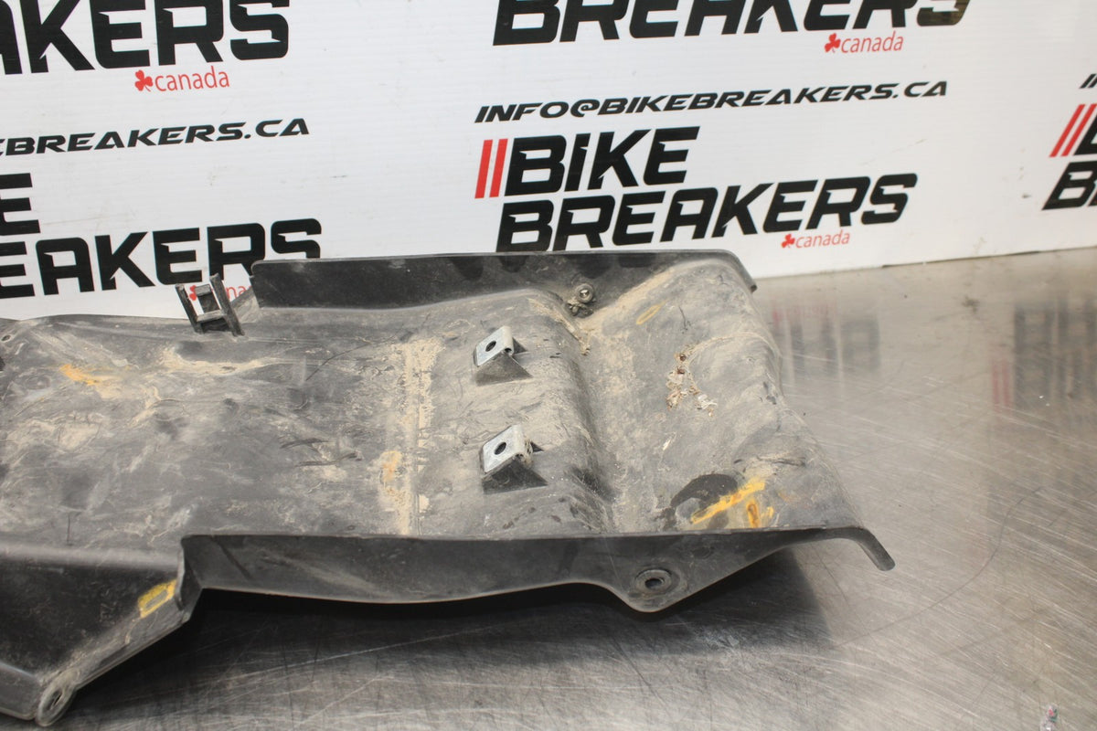09 KAWASAKI NINJA 250R REAR BACK TAIL UNDERTAIL FAIRING COWL FENDER BB824