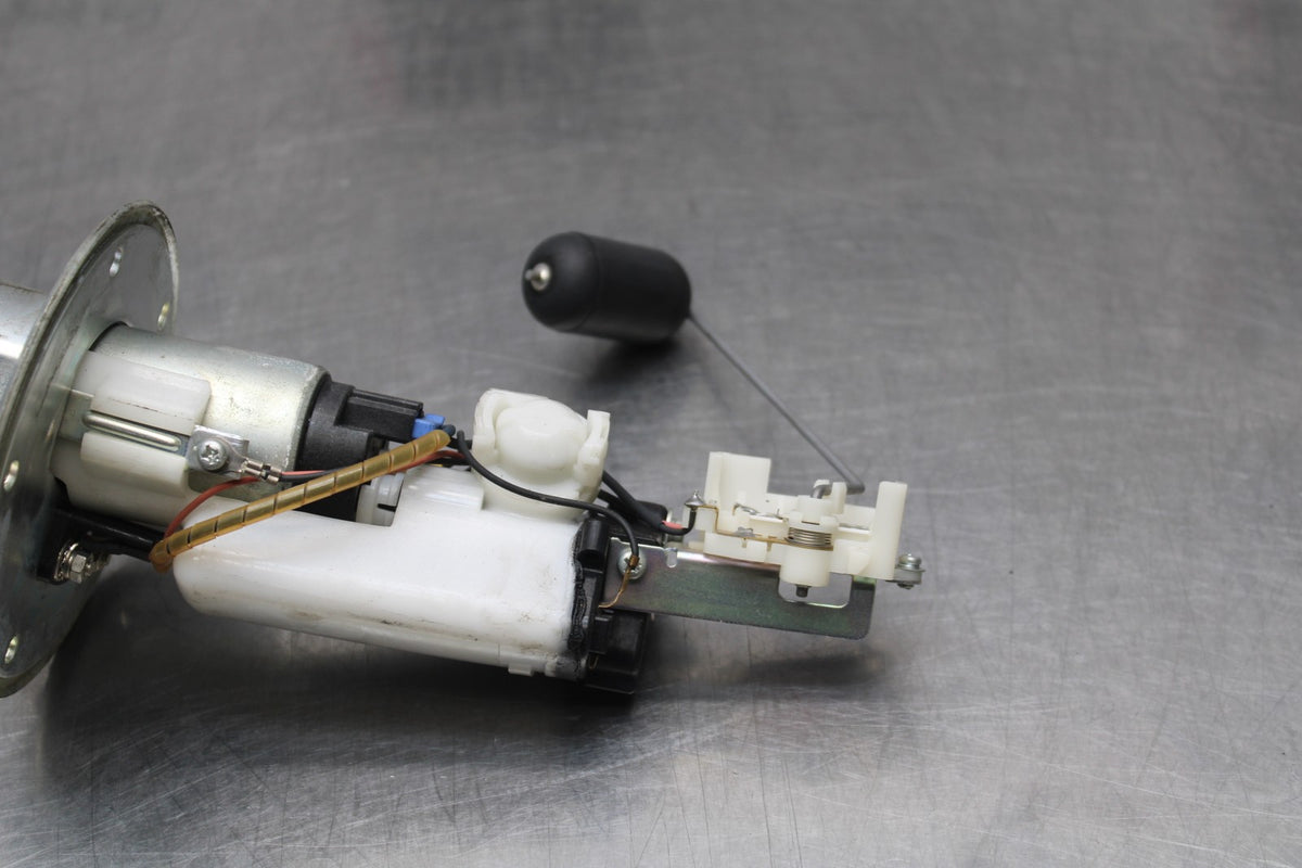 05-06 SUZUKI GSXR1000 FUEL PUMP GAS PETROL SENDER UNIT BB773