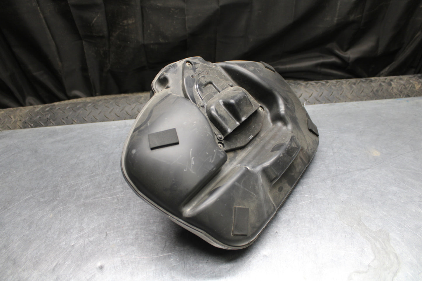 00 SUZUKI INTRUDER 1500 VL1500 AIRBOX AIR INTAKE FILTER BOX BB761