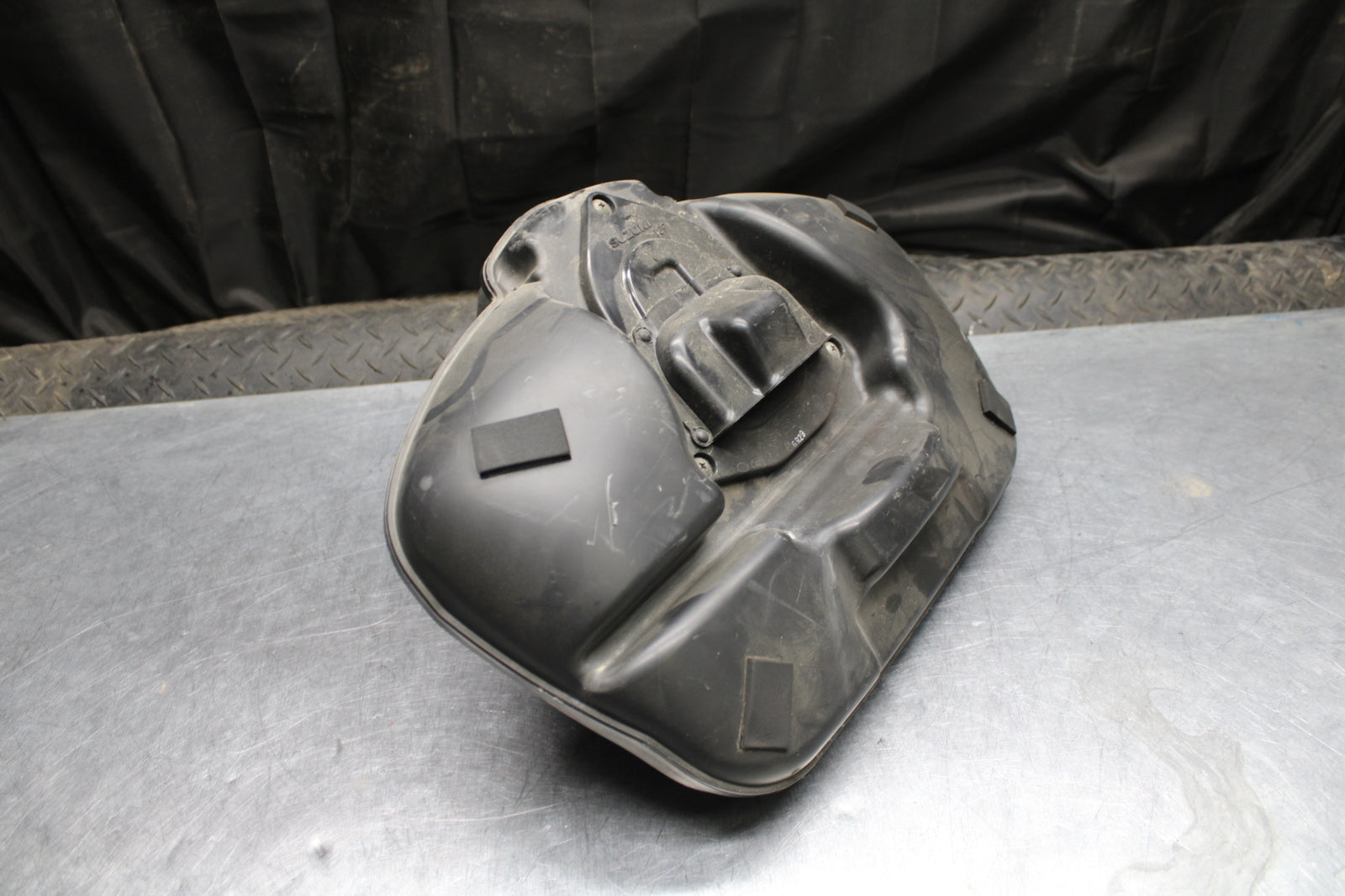 00 SUZUKI INTRUDER 1500 VL1500 AIRBOX AIR INTAKE FILTER BOX BB761