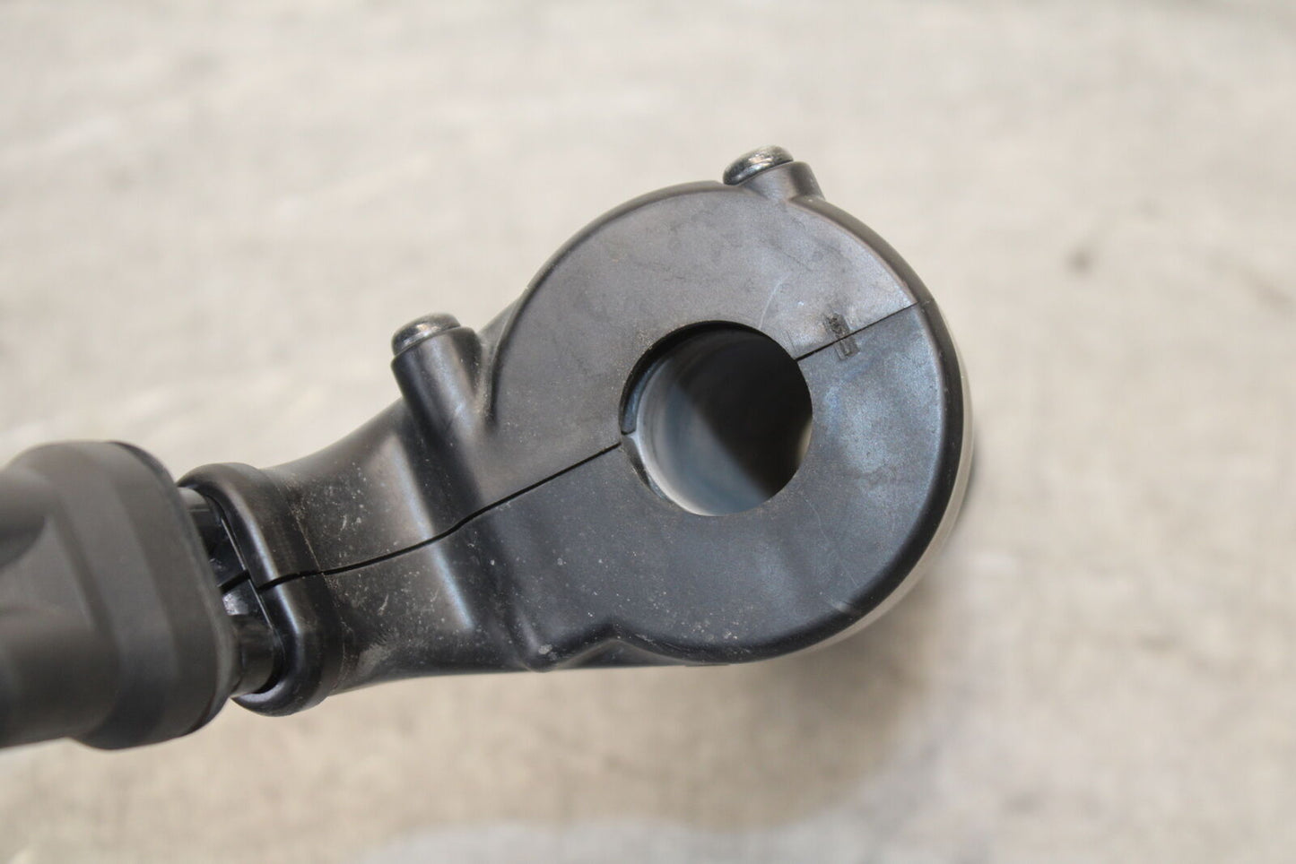 13-18 KAWASAKI NINJA ZX6R THROTTLE CABLE LINE HOUSING GUIDE BB682