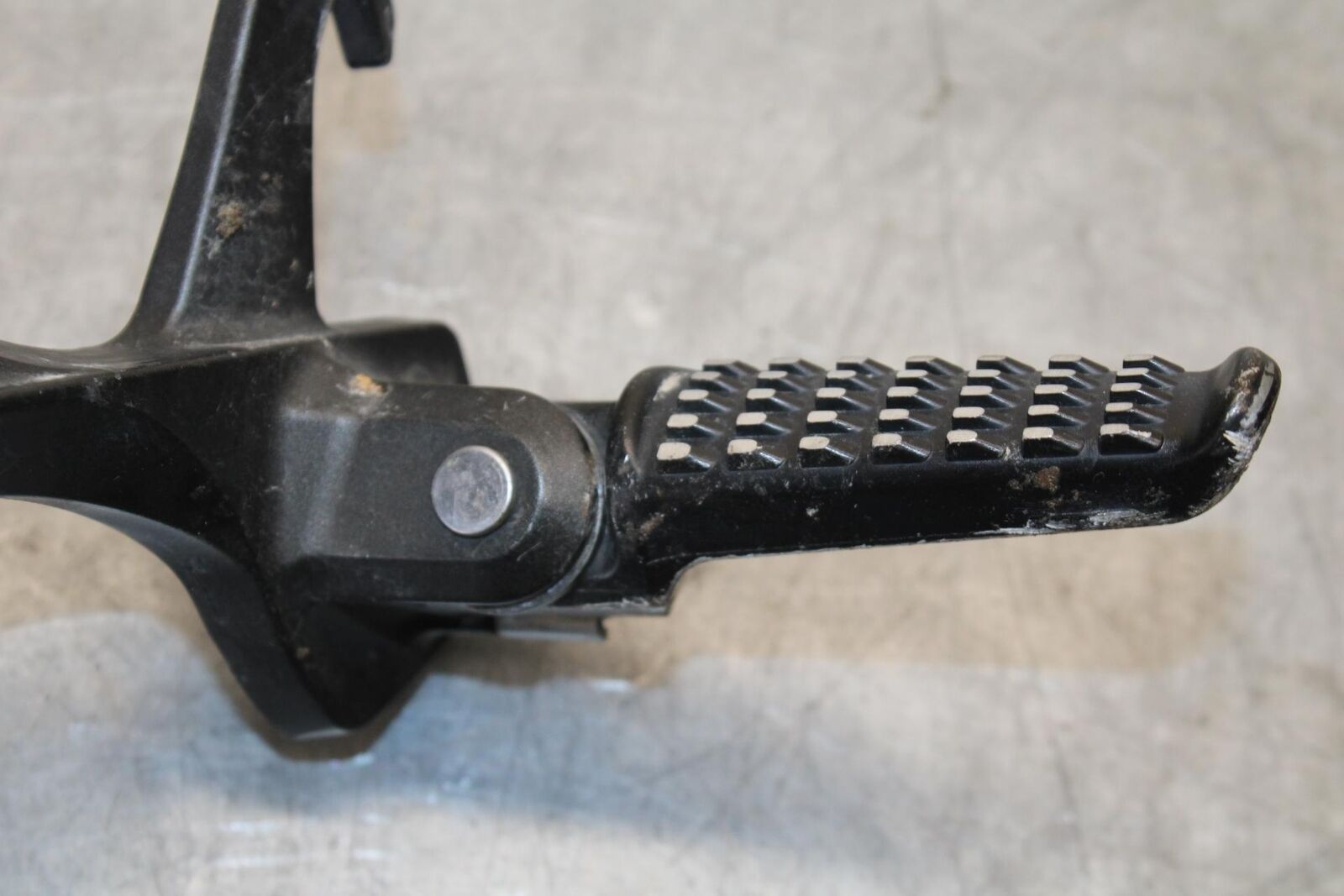 2011 Kawasaki Ninja ZX10R ZX1000K ABS LEFT REAR PASSENGER PEG 34028-0094  BB555