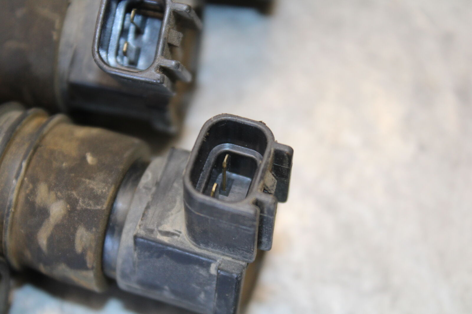 05-06 SUZUKI GSXR1000 IGNITION COILS COIL SPARK PLUG CAPS 33410-35F10 BB663