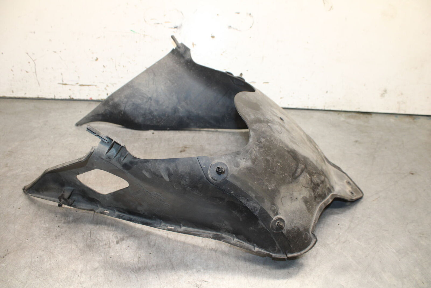 08-09 SUZUKI GSXR600 LOWER FRONT UPPER INNER HEADLIGHT COWL FAIRING  BB728