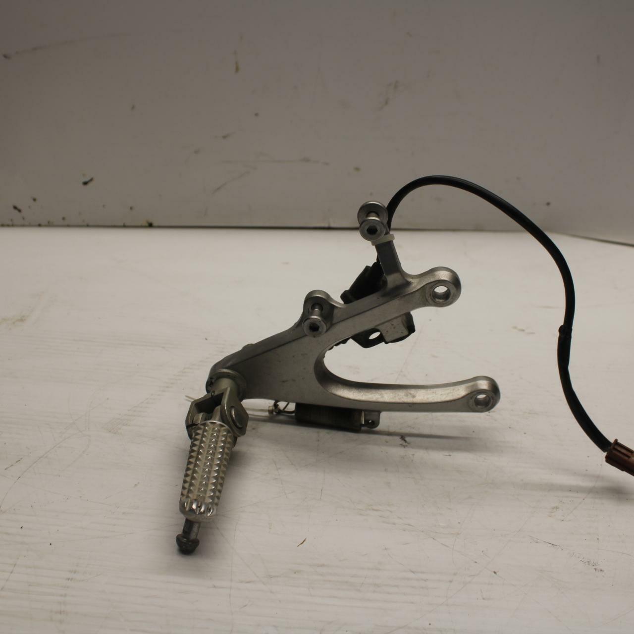 06 YAMAHA YZF R1 RIGHT REARSET REAR SET DRIVER FOOT PEG REST STOP  BB282