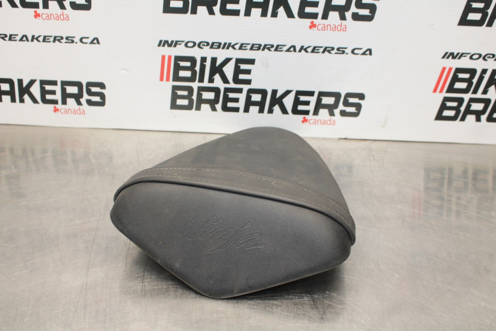 08 KAWASAKI NINJA ZX10R REAR BACK PASSENGER TANDEM SEAT PAD SADDLE PILLION BB201