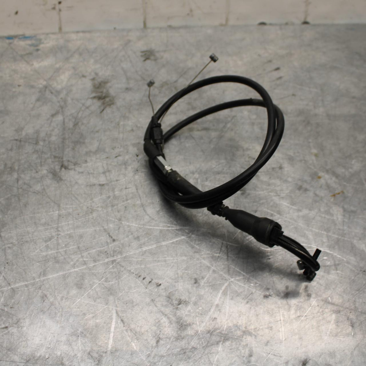 08-16 YAMAHA YZF R6 THROTTLE CABLES LINES 13S-26302-00-00 BB443