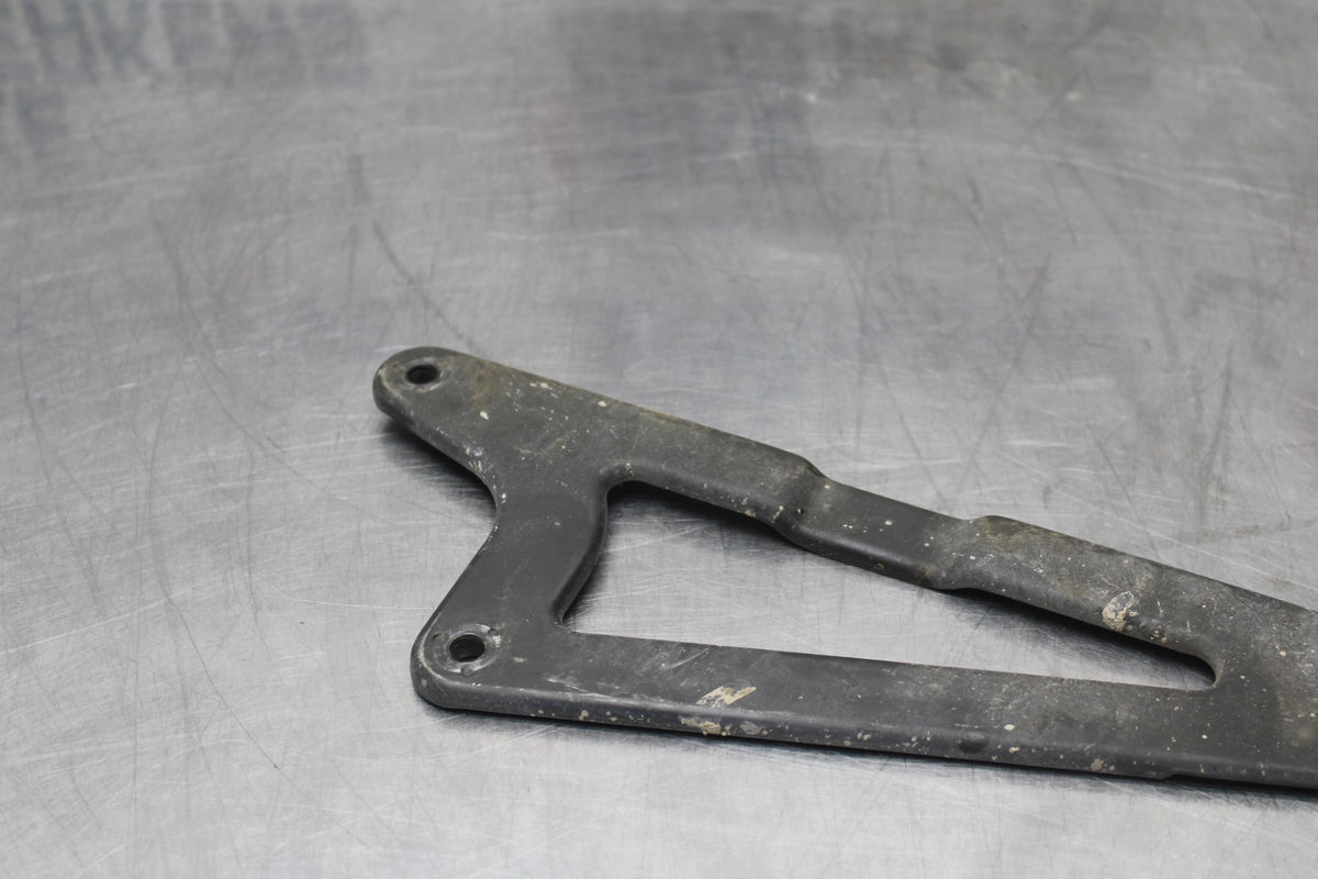 02 KAWASAKI VULCAN 800 VN800B CLASSIC MUFFLER EXHAUST PIPE BRACKET MOUNT BB862