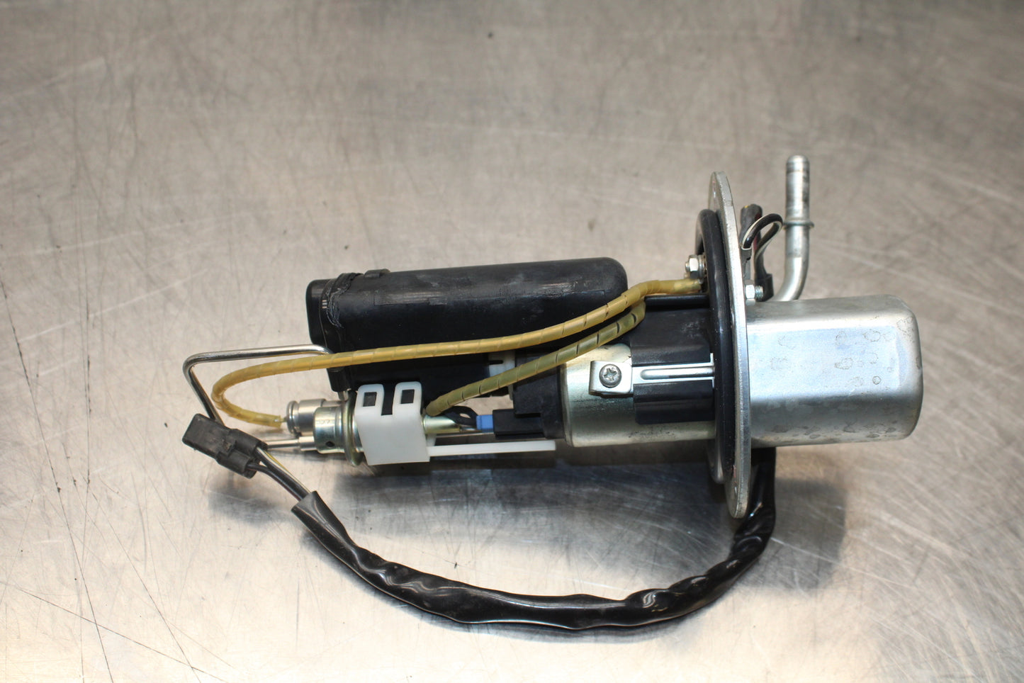 04-05 KAWASAKI NINJA ZX10R FUEL PUMP GAS PETROL SENDER UNIT BB163