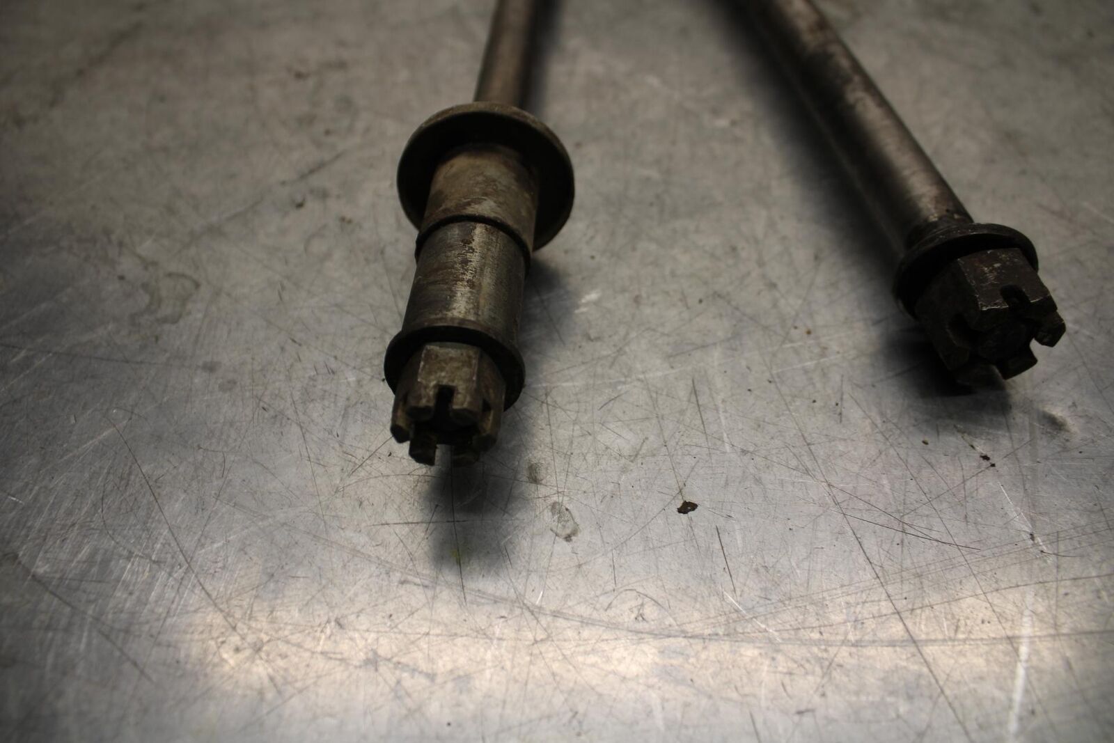 75 SUZUKI GT 550 FRONT REAR WHEEL RIM AXLE PIVOT BOLT BB72