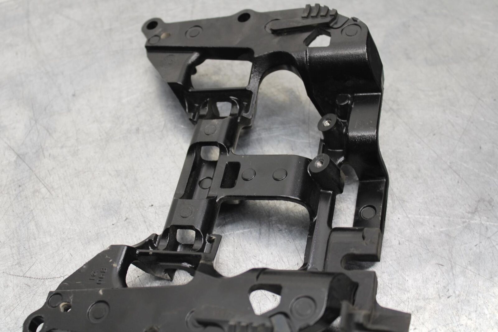 20-21 YAMAHA XSR900 GAS TANK FUEL CELL PETROL RESERVOIR BRACKET  BB599