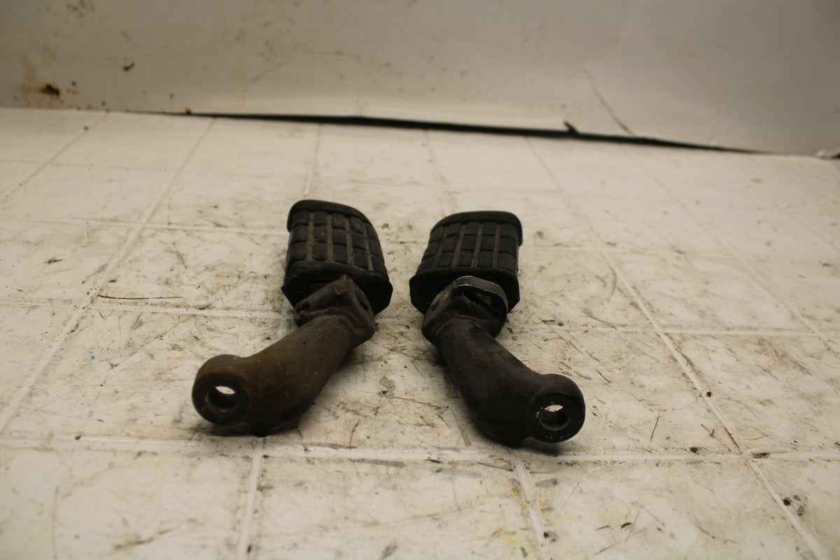 79-81 YAMAHA XS1100S FRONT FOOT RESTS PEGS STEPS SET PAIR BB401