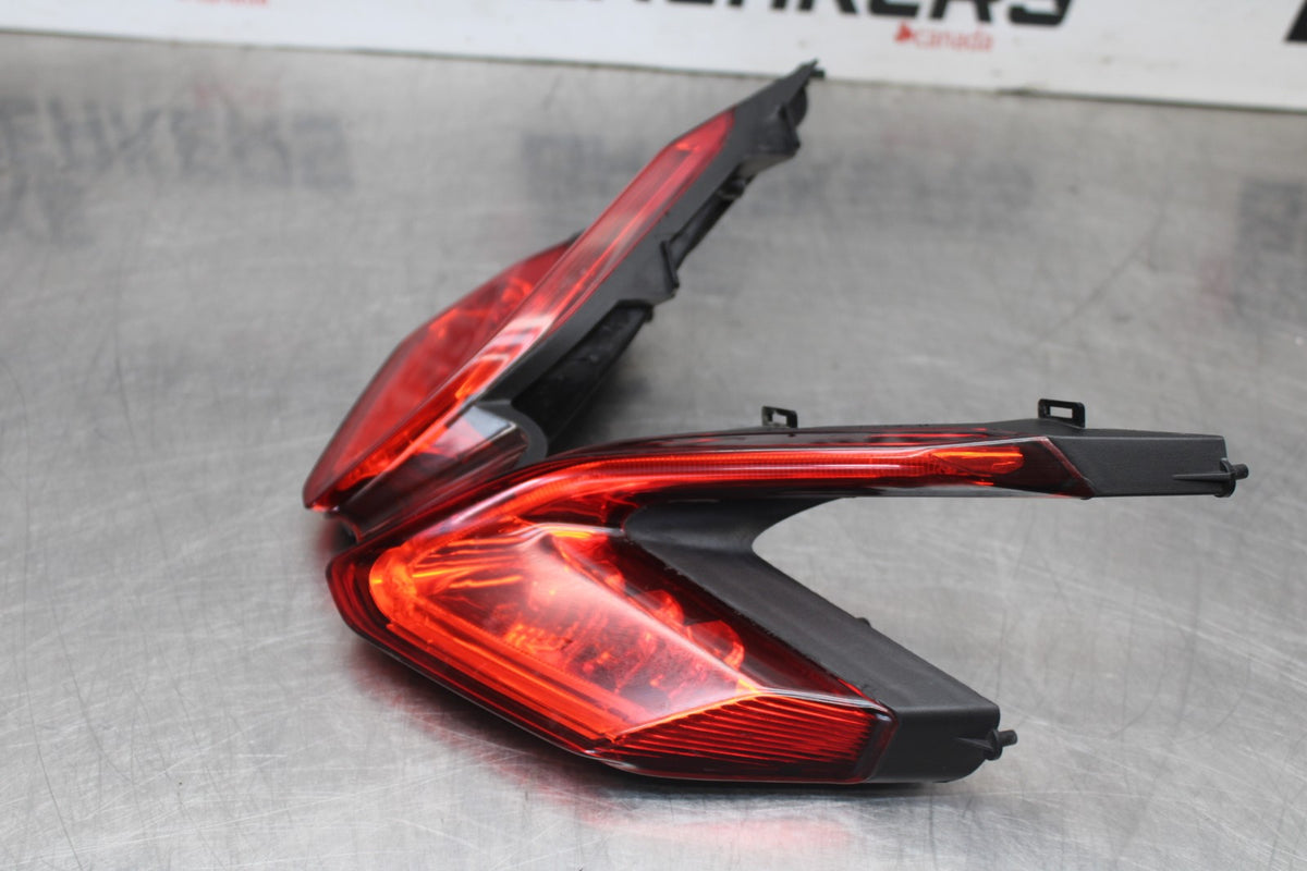 16 DUCATI 959 PANIGALE REAR TAIL TAILLIGHT BACK BRAKE LIGHT BB912