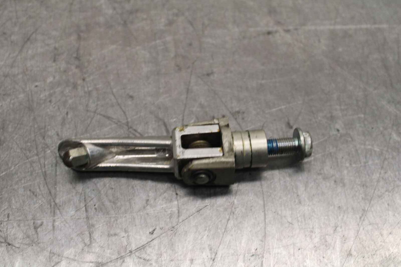 06-07 SUZUKI GSXR750 RIGHT FRONT FOOT REST PEG STEP BB110