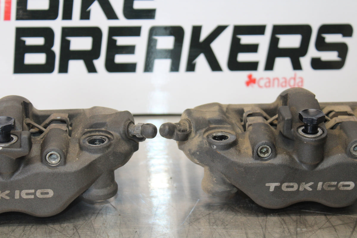 05-06 HONDA CBR600RR RIGHT LEFT FRONT BRAKE CALIPER SET PAIR CALIPERS BB149