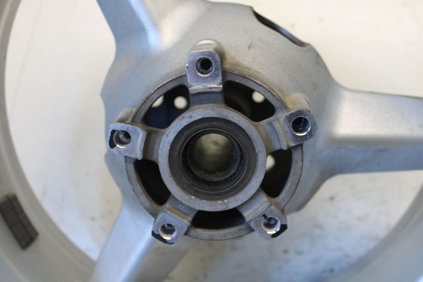 03-05 SUZUKI SV1000 REAR WHEEL BACK RIM BB405