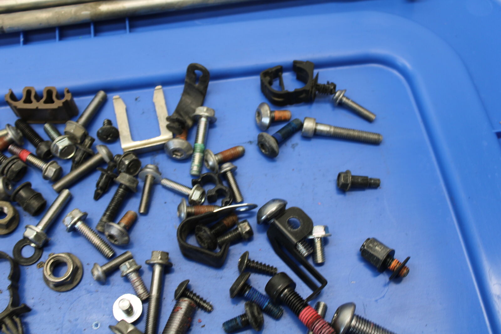 16 KAWASAKI NINJA ZX10R MISCELLANEOUS MOUNTING BOLTS HARDWARE MOTOR  BB650