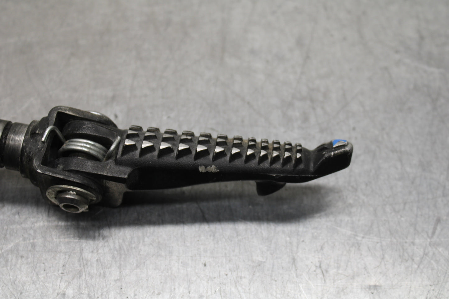 13-17 KAWASAKI NINJA ZX6R ZX636E RIGHT FRONT FOOT REST PEG STEP BB735