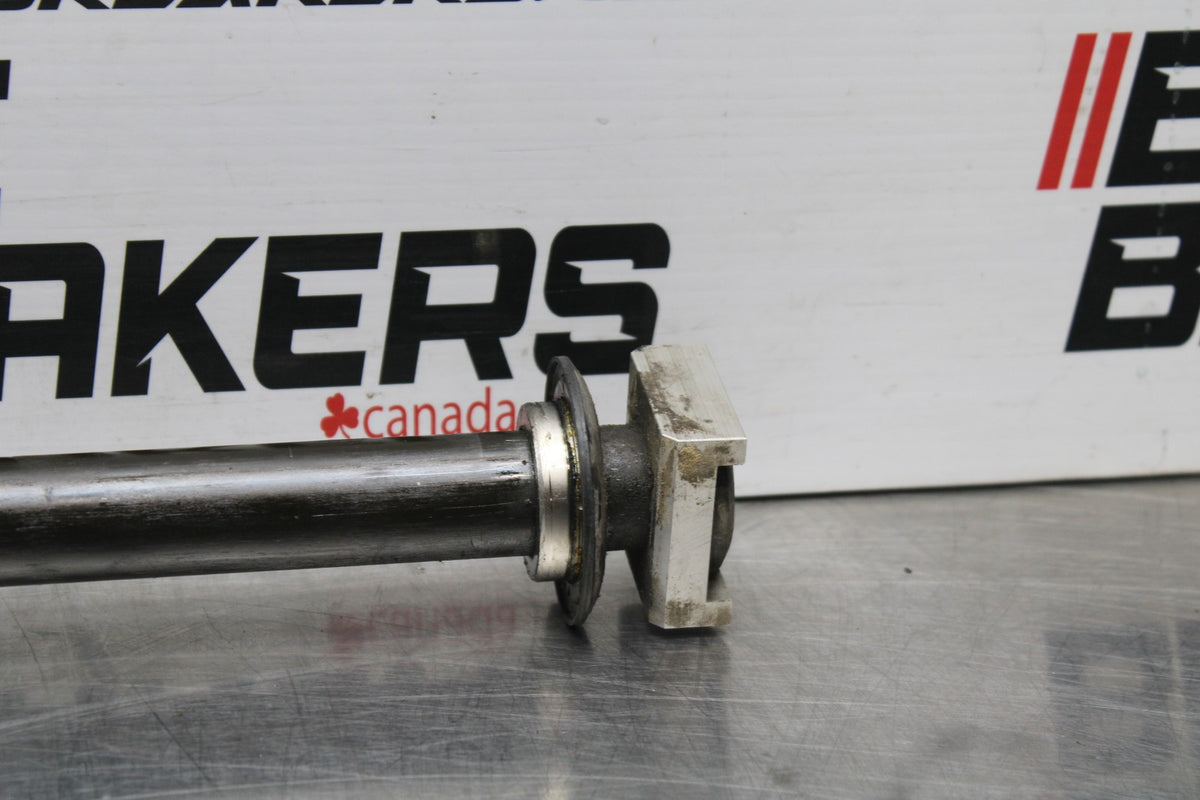 05 YAMAHA YZF R6 REAR AXLE BACK WHEEL RIM PIVOT BOLT AXEL BB858