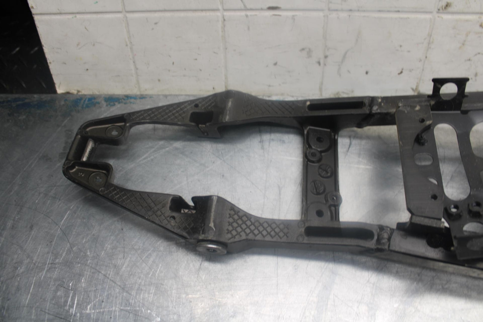 07-08 KAWASAKI NINJA ZX6R REAR SUBFRAME BACK SUB FRAME 32160-0258 BB456