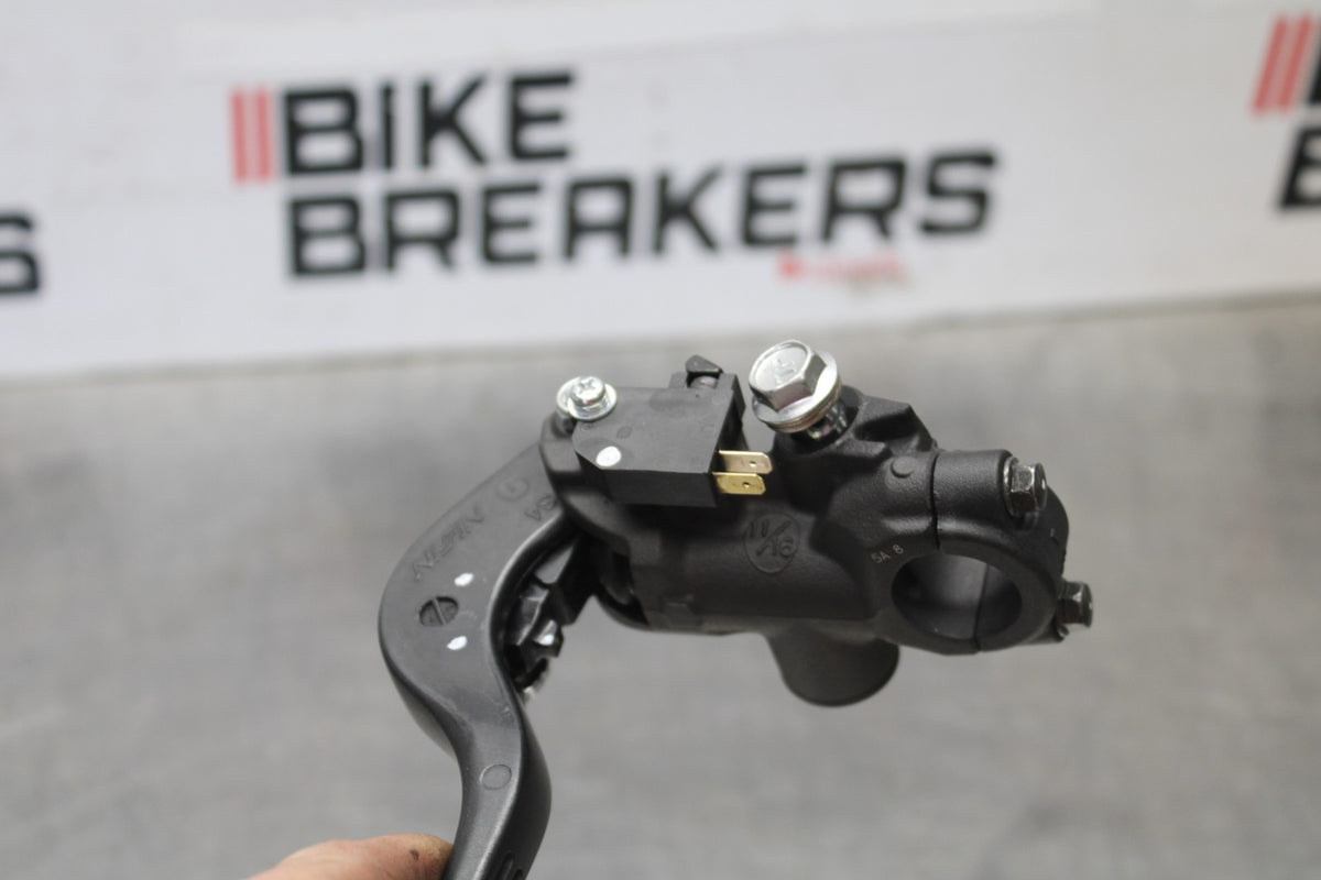 11-26 SUZUKI GSXR750 NEW TAKE OFF FRONT BRAKE MASTER CYLINDER w/ LEVER BB882