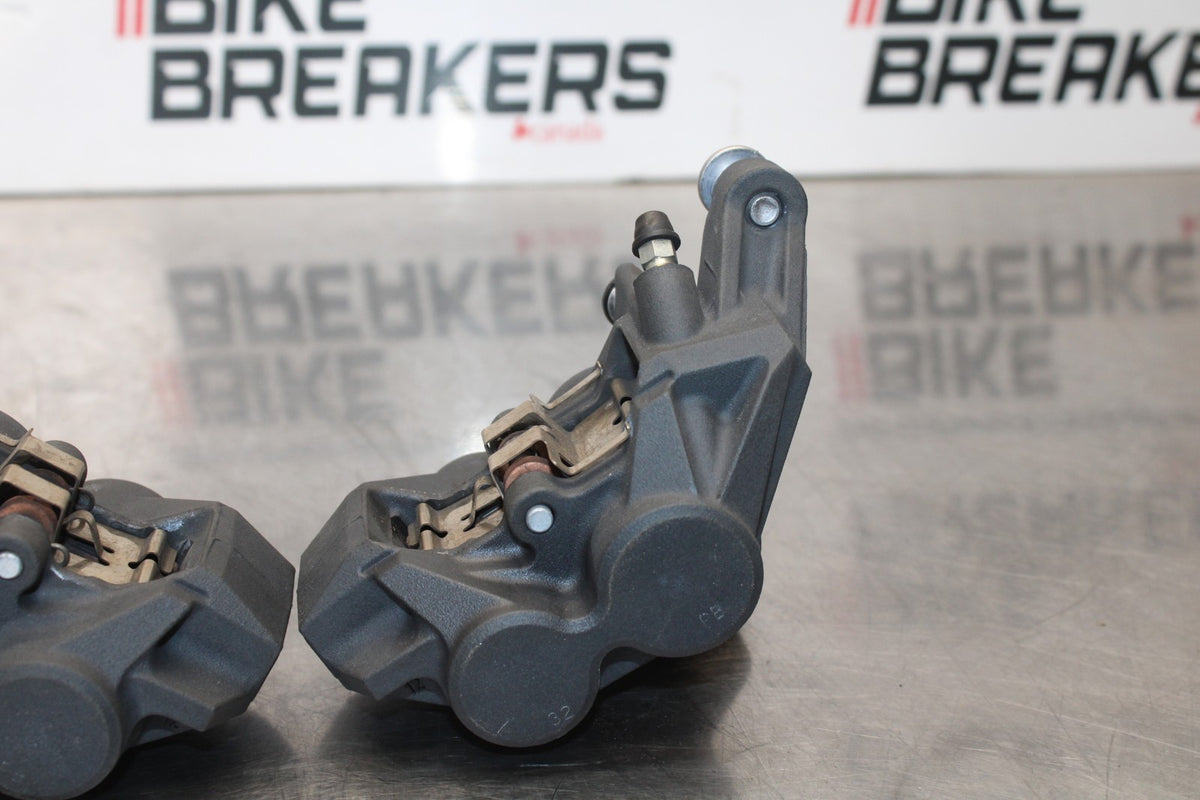 23-24 YAMAHA MT-07 RIGHT LEFT FRONT BRAKE CALIPER SET PAIR CALIPERS BB194