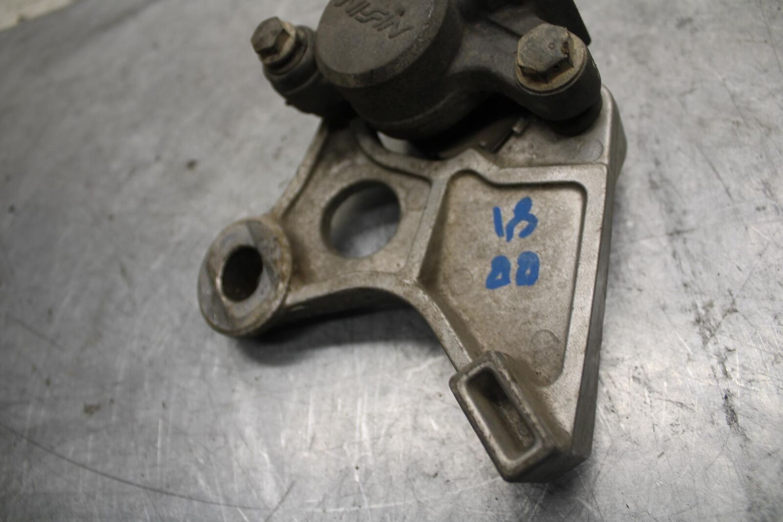 1992 Honda CBR600F2 REAR BACK BRAKE CALIPER W MOUNT BRACKET BB40 #B